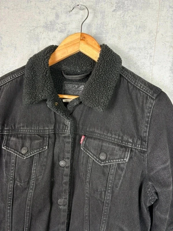 🌸 Black Levis logo embroidered back winter denim jacket Size 38/M 🌸 – photo 3